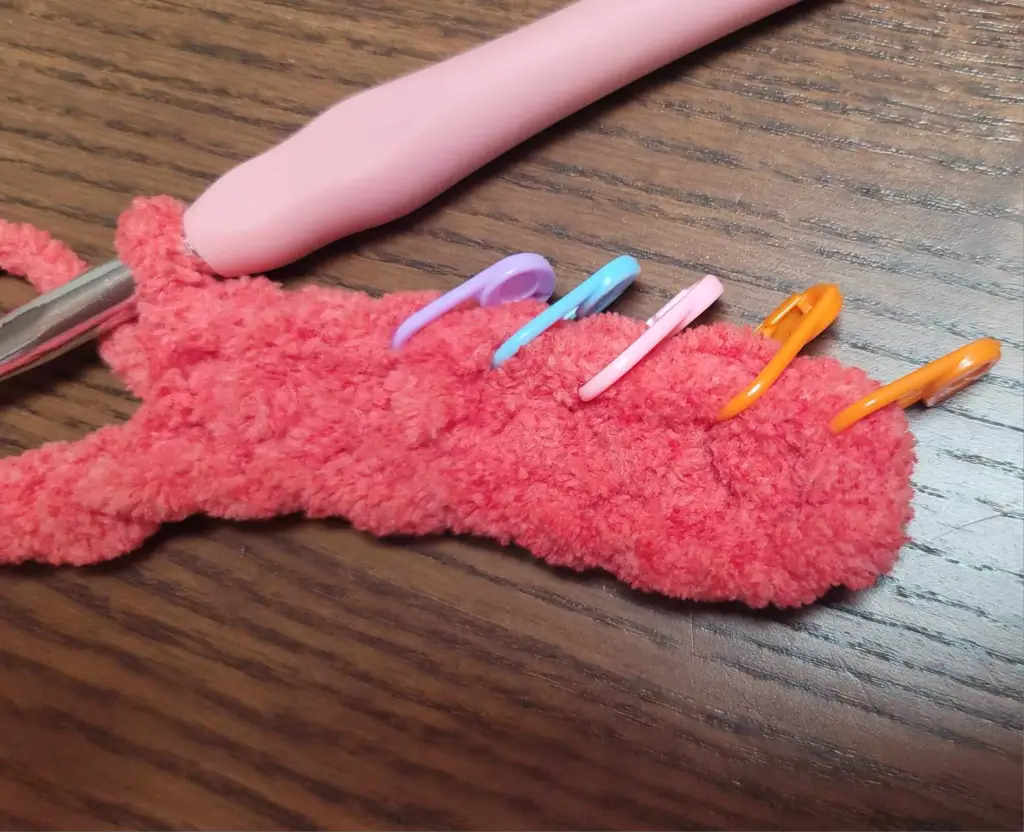 Perfect Phase Blanket yarn with stitch markers showing the difficulty of locating each individual stitch.